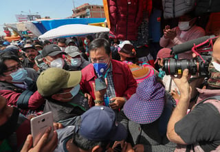 Las últimas encuestas preelectorales difundidas este domingo en Bolivia anticipan una segunda vuelta entre el exministro Luis Arce, candidato del Movimiento al Socialismo (MAS), y el expresidente Carlos Mesa, de la alianza Comunidad Ciudadana (CC). (ARCHIVO)