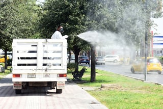 El secretario de Salud de Coahuila, Roberto Bernal Gómez, pidió intensificar las acciones para abatir el dengue y se autorizó la contratación de al menos 10 personas para el área de Control de Vectores de la Jurisdicción Sanitaria Número VI en Torreón. (EL SIGLO DE TORREÓN)