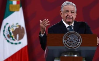 Al señalar que se tienen que revisar los reglamentos, el presidente Andrés Manuel López Obrador abrió la posibilidad para que militares en retiro puedan incorporarse al Servicio de Protección Federal (SPF) para resguardar dependencias federales.
(ARCHIVO)