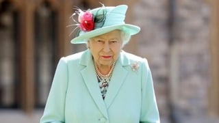 En la boda del príncipe Harry con Meghan Markle que se realizó en la Capilla de San Jorge en Windsor el 19 de mayo de 2018, el Palacio de Kensigton confirmó que de igual forma el anillo que portaría la duquesa de Sussex estaba hecho de oro galés y que fue un regalo de la reina Isabel II. (Especial) 