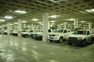 En total serán más de 200 vehículos del Ayuntamiento de Torreón los que serán resguardados hasta el lunes a las 8:00 horas. (EL SIGLO DE TORREÓN)
