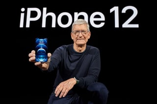 De la mano de Tim Cook, Apple presentó a nuevo iPhone 12 que es compatible con las redes de quinta generación. (EFE) 