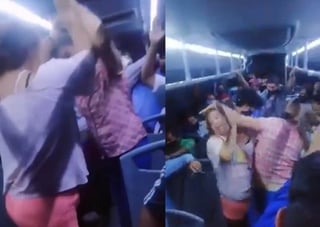 La pelea de las mujeres fue captada en video por el resto de pasajeros en la unidad de transporte público (CAPTURA) 
