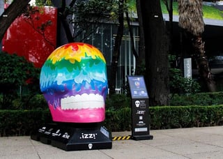 Cráneos callejeros anticipan la llegada de Día de Muertos en Ciudad de México. (INSTAGRAM//@mexicraneos)
