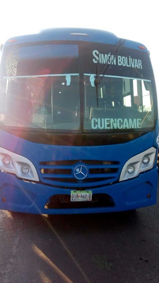En incidente ocurrió en un camión de la marca Mercedes Benz color azul, el cual llevaba la ruta Simón Bolívar-Cuencamé. (EL SIGLO DE TORREÓN)
