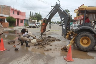 Hasta un 10 por ciento han aumentado las fugas de agua en el municipio de Torreón, a la par de las bajas temperaturas. (EL SIGLO DE TORREÓN) 