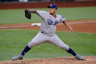 Julio Urías permitió una carrera en cinco entradas de trabajo, en la paliza de Dodgers 15-3 sobre Bravos. (AP)