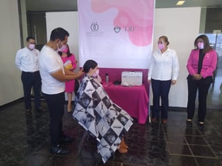 De manera voluntaria, tres trabajadoras de la presidencia municipal donaron su cabello.