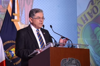 El ingeniero Salvador Hernández Vélez fue galardonado con la medalla Nazario S. Ortiz Garza, por ser un ciudadano por coahuilense destacado.
