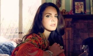 Lana del Rey ha publicado este viernes en todo el mundo el tema Let Me Love You Like A Woman, primer anticipo del que será su próximo álbum de estudio, titulado Chemtrails Over The Country Club. (ESPECIAL) 