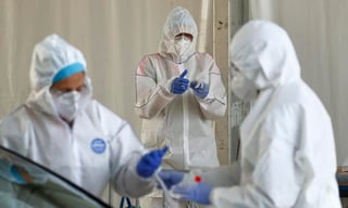 Francia registró 25,086 nuevos casos de coronavirus en las últimas 24 horas, la segunda cifra diaria más alta tras el récord de 30,621 registrado ayer, jueves. (ARCHIVO) 