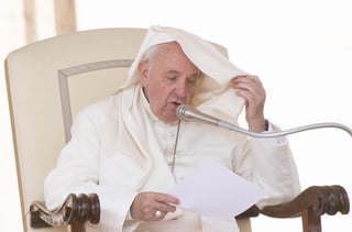 El enfermo ha abandonado temporalmente la Casa Santa Marta, la residencia donde el pontífice argentino prefirió vivir dentro del Vaticano, y con él han sido aisladas todas las personas con las que ha mantenido contacto directo.
(ARCHIVO)