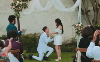 La famosa pareja de “youtubers”, Kimberly Loaiza y Juan de Dios Pantoja, sorprendieron al anunciar que son otra vez marido y mujer a través de un video en el que compartieron todo el proceso de su boda. (ESPECIAL) 
