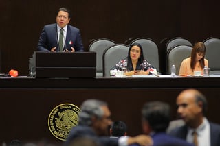 El coordinador de Morena en la Cámara de Diputados, Mario Delgado anunció que la próxima semana avalarán una reforma al artículo 77 Bis de la Ley General de Salud. (ARCHIVO)