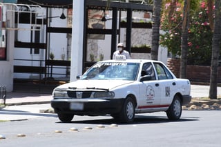 Transportistas de La Laguna de Durango constantemente han manifestado su inconformidad por los taxis pirata que circulan.