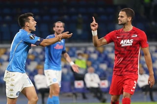 AZ Alkmaar salió con los tres puntos del estadio de San Paolo tras vencer por 0-1 al Nápoles. (EFE)