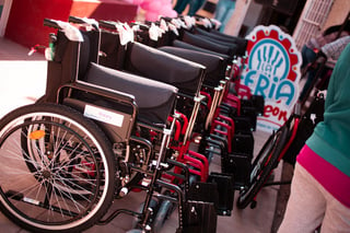Integrantes del Club Rotario de Torreón Club Rotario Torreón y de la asociación civil De Corazón por Madero realizaron un donativo de cinco sillas de ruedas para beneficiar a las personas con alguna discapacidad y de escasos recursos en el municipio de Francisco I. Madero. (MARY VÁZQUEZ)
