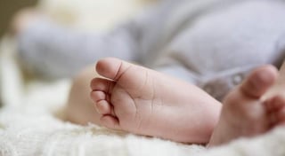Después de ser declarado sin vida, el padre del infante y personal de la funeraria se percataron que el recién nacido aún respiraba cuando les fue entregado por personal del IMSS (ESPECIAL)  