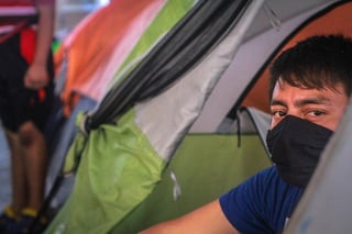 La Comisión Nacional de los Derechos Humanos denunció el viernes que algunos migrantes están detenidos sin medidas sanitarias adecuadas en ciertas instalaciones del gobierno de México, en las que hay personas enfermas de COVID-19 mezcladas con otras que no presentan síntomas. (ARCHIVO)