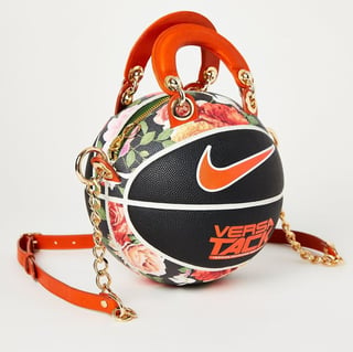 La diseñadora neoyorquina Andrea Bergart ha creado un bolso con balones de baloncesto. (TOMADA DEL INSTAGRAM DE ANDREABERGART)