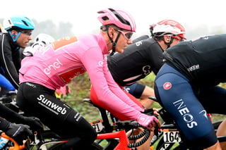 Wilco Kelderman tiene una ventaja de 12 segundos sobre Jai Hindley, cuando faltan dos etapas para que termine el Giro de Italia. (AP)