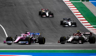 El mexicano Sergio 'Checo' Pérez (Racing Point) aseguró que sin el incidente con el neerlandés Max Verstappen (Red Bull) en la primera vuelta habría estado 'cerca del podio' este domingo en el Gran Premio de Portugal que se celebró este domingo en el Autódromo Internacional del Algarve. (EFE)