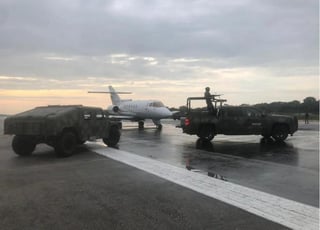 En una operación conjunta, elementos del Ejército y la Fuerza Aérea interceptaron en la capital de Quintana Roo una aeronave procedente de Sudamérica que transportaba tonelada y media de cocaína, cuyo precio en el mercado norteamericano se estima en los 392 millones de pesos. (ESPECIAL)