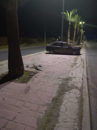Los agentes aseguraron el vehículo y ordenaron su traslado y depósito en el corralón municipal de Torreón. (EL SIGLO DE TORREÓN)