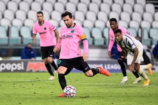 Lionel Messi marcó de penal el segundo gol del Barcelona, en la victoria 2-0 sobre la Juventus. (AP)
