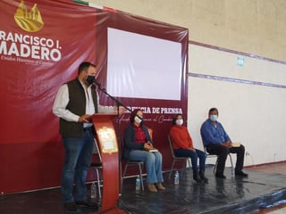En la “mañanera” que ofreció este viernes el alcalde de Madero, Jonathan Ávalos Rodríguez aclaró el tema de las finanzas en la Dirección de Salud Municipal, tras el señalamiento hechos por presuntos malos manejos. (MARY VÁZQUEZ)