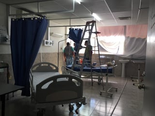La Facultad de Medicina de la Universidad Autónoma de Coahuila unidad Torreón amplía su oferta para la recuperación de pacientes COVID-19. Además de la clínica de Obesidad, pone a disposición de manera más inmediata, 12 camas del área de mujeres de su segundo piso del Hospital Universitario. (GUADALUPE MIRANDA)