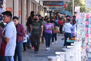 El gobernador de Coahuila hizo un exhorto a la población a colaborar en la contención de contagios limitando la movilidad en medida de lo posible, además de evitar las aglomeraciones. (FERNANDO COMPEÁN)