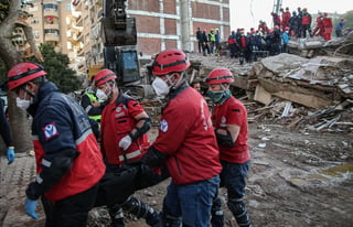 Al menos 62 personas han muerto y casi 900 han resultado heridas en Turquía por el terremoto de 6.8 grados de magnitud que el viernes al mediodía asoló las costas del mar Egeo, informó hoy el servicio de emergencias turco AFAD. (ARCHIVO)