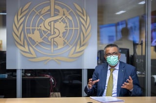 Tedros Adhanom Ghebreyesus, director general de la Organización Mundial de la Salud (OMS), dijo este domingo que se ha puesto en cuarentena preventiva tras haber tenido contacto cercano con una persona contagiada de COVID-19. (ARCHIVO)