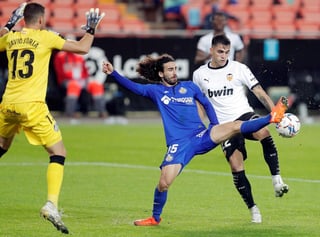 El Valencia y el Getafe empataron a dos goles en un encuentro que tuvo un final frenético. (ARCHIVO)