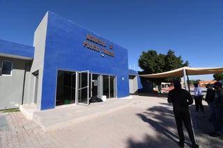 Alrededor de 700 mil pesos sería el costo de la nómina mensual de la clínica de rehabilitación para pacientes COVID-19 que se está instalando en la Academia de la Policía de Torreón, así lo reveló este martes el alcalde de la ciudad, Jorge Zermeño.
(FERNANDO COMPEÁN)