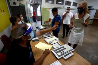 Los puertorriqueños se declararon este martes a favor de que la isla sea un estado de Estados Unidos, con un 52.34 por ciento de los votos, según la Comisión Estatal de Elecciones (CEE) en su página web con el 86.26 por ciento de los colegios escrutados. (EFE)