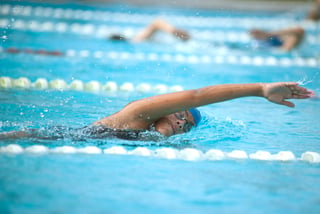 Los nadadores respondieron con gran entusiasmo a la primera cita de esta competencia que continuará con otras dos etapas. (ARCHIVO)