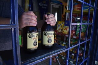 Las autoridades llaman a la población a tener conciencia y si acuden a comprar bebidas, lo hagan sin aglomeraciones. (EL SIGLO DE TORREÓN)