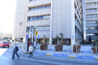 La Unidad Médica de Alta Especialidad número 71 del Seguro Social es el hospital de Torreón con mayor capacidad para atender a pacientes COVID. Hasta ayer había 98 personas internadas. (FERNANDO COMPEÁN)