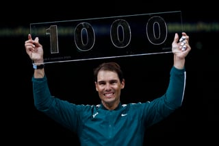  Rafael Nadal, que este miércoles consiguió en el Masters de París su victoria número 1,000 como profesional. (EFE)