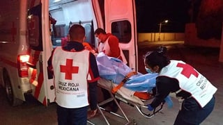 Los heridos fueron trasladados en las ambulancias hasta los diferentes hospitales de Parras. (EL SIGLO DE TORREÓN)