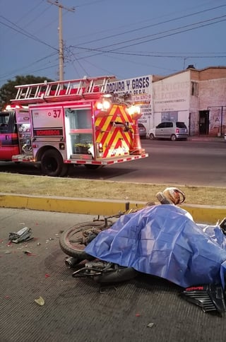 Un trágico accidente se registró la madrugada del miércoles en la ciudad de Durango; falleció un motociclista. (EL SIGLO DE TORREÓN)