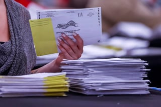 La secretaria de Estado de Pensilvania, Kathy Boockvar, considera que 'la gran mayoría' de los cerca de medio millón de votos enviados por correo que quedaban por añadir al escrutinio serán contabilizados antes de que termine este jueves y podrá saberse el ganador de las elecciones presidenciales en este estado. (ARCHIVO)