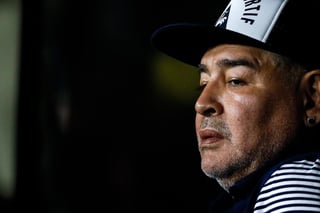 El exfutbolista icónico argentino Diego Armando Maradona, sufrió un episodio de confusión asociado con un cuadro de abstinencia esto tras las cirugía a la que fue sometido tras un coágulo en el cerebro. (ARCHIVO)