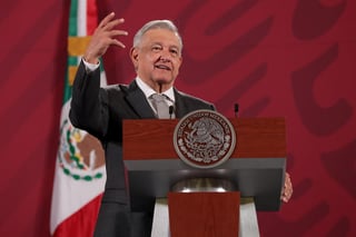 López Obrador llegó a la capital de Tabasco, su estado natal, en un avión de la Fuerza Aérea Mexicana, acompañado por el secretario de la Defensa, Luis Cresencio Sandoval, tras suspender su gira de trabajo por esta entidad.
(ARCHIVO)