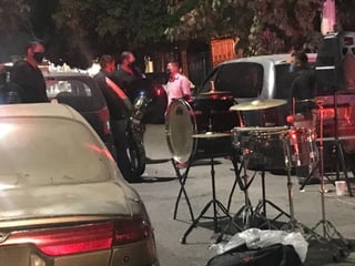 A pesar de que los contagios en Torreón no han cedido, se detectaron distintos eventos masivos, incluso con música en vivo. (CORTESÍA)