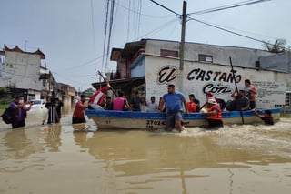 López Obrador aseguró que las inundaciones que se registran en varias partes de Tabasco se están atendiendo, 'ahí vamos saliendo adelante'. (ARCHIVO)