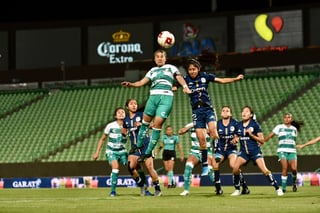  Las Guerreras volvieron a ganar un partido como local en la Liga MX Femenil después de un año, al derrotar esta noche 2-1 al Atlético de San Luis en el Estadio Corona a puerta cerrada. (ERICK SOTOMAYOR)