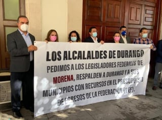 Este martes en el Congreso de Durango diferentes alcaldes del estado se manifestaron para pedir a los mandatarios de Morena considerar a sus entidades para el  Presupuesto de Egresos de la Federación (PEF). (EL SIGLO DE DURANGO) 